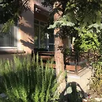 Feriehus Ket Szobas, Teraszos, Kertes Vendeghaz