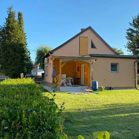 Hébergement de vacances Ket Szobas, Teraszos, Kertes Vendeghaz