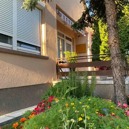 Ket Szobas, Teraszos, Kertes Vendeghaz بيت للعطل