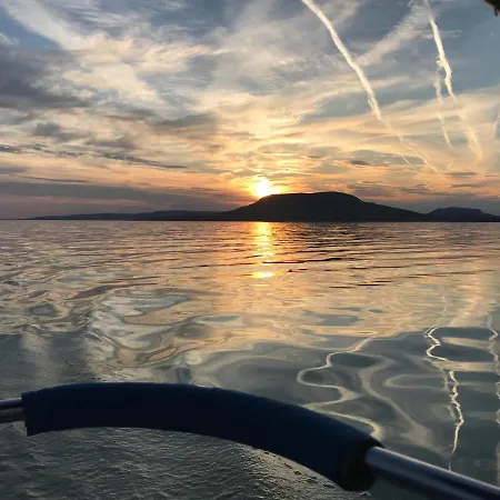 Hébergement de vacances Ket Szobas, Teraszos, Kertes Vendeghaz *