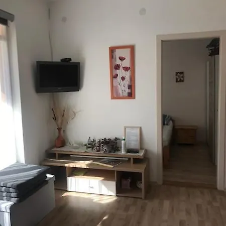 Feriehus Ket Szobas, Teraszos, Kertes Vendeghaz *
