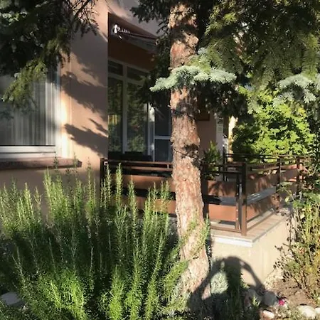 Feriehus Ket Szobas, Teraszos, Kertes Vendeghaz