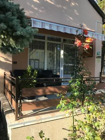Case de vacanță Ket Szobas, Teraszos, Kertes Vendeghaz *
